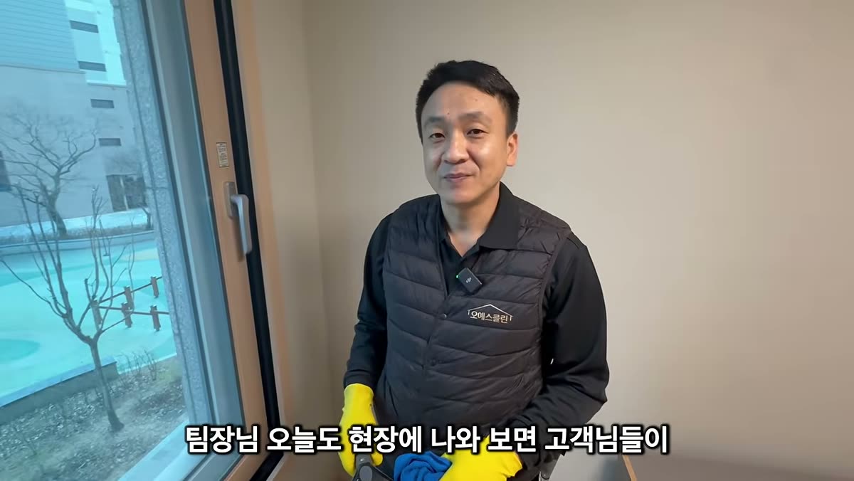 현장에서 고객이 대우해 주는 것에 대해 말하는 장면